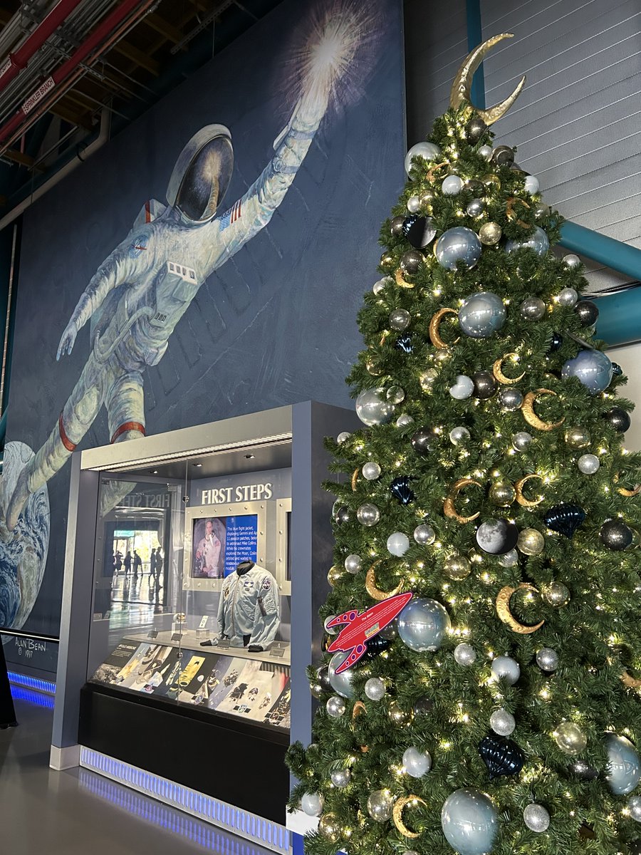 HolidaysInSpace has arrived at the Apollo/Saturn V Center. Just as