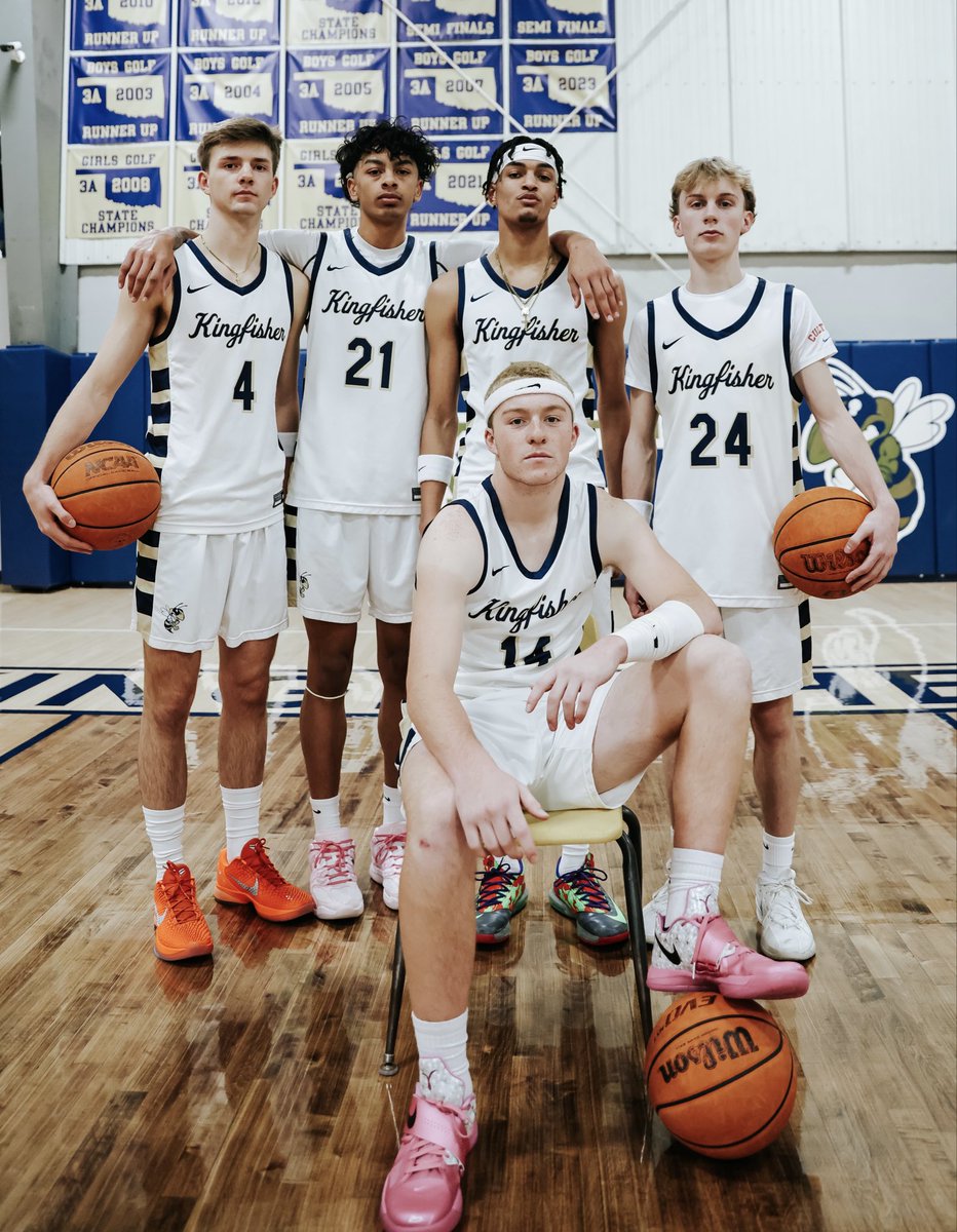 HoopsLaird's tweet image. 2-0 to start Sr SZN.  26 pts, 5 rbs, 5 stls &amp;amp; 4 ast against Chisholm last night.