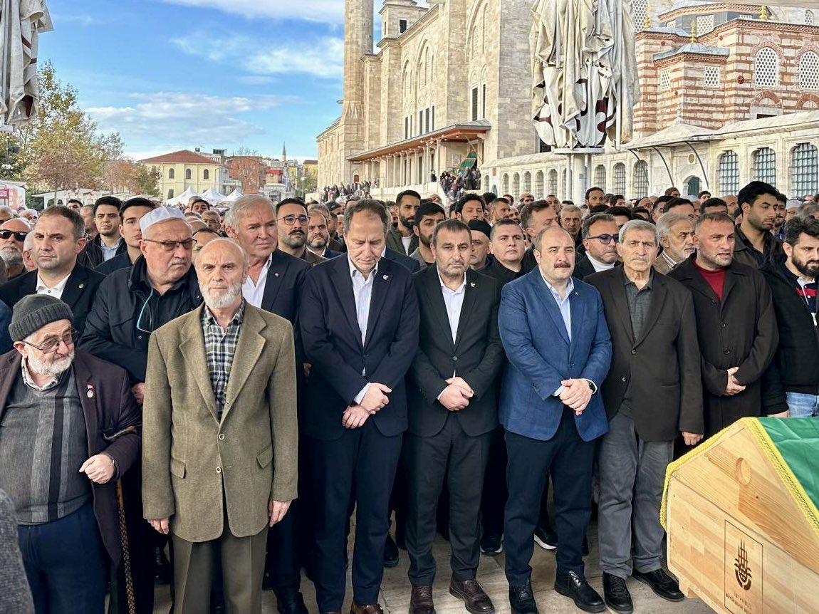 rprefahpartisi's tweet photo. Genel Başkanımız Dr. Fatih Erbakan, merhum M. Emin Saraç Hocamızın talebelerinden, İstanbul İmam Hatip Lisesi öğretmenlerinden Ahmet Yüksek Hocamızın cenazesine katıldı. Merhuma Cenab-ı Allah’tan rahmet; ailesine ve talebelerine sabırlar diliyoruz. https://t.co/Y8oPJHWOav