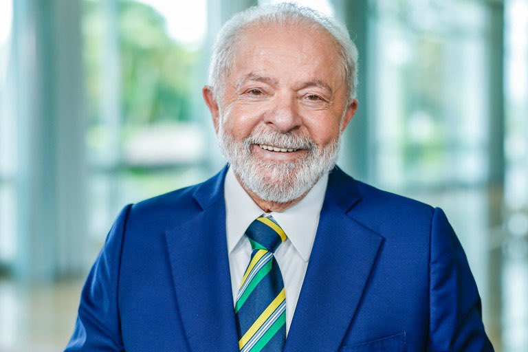 Bolsonaro escolheu o filho pra 2026.

Resultado imediato:

➜ Real desabou 3%
➜ IBOV caiu 4%
➜ Odds do Lula dispararam no Polymarket

Só um milagre pra tirar o próximo mandato do Lula.

Esquece a discussão de política no churrasco. Esquece o “nós contra eles”. Esquece a ideia