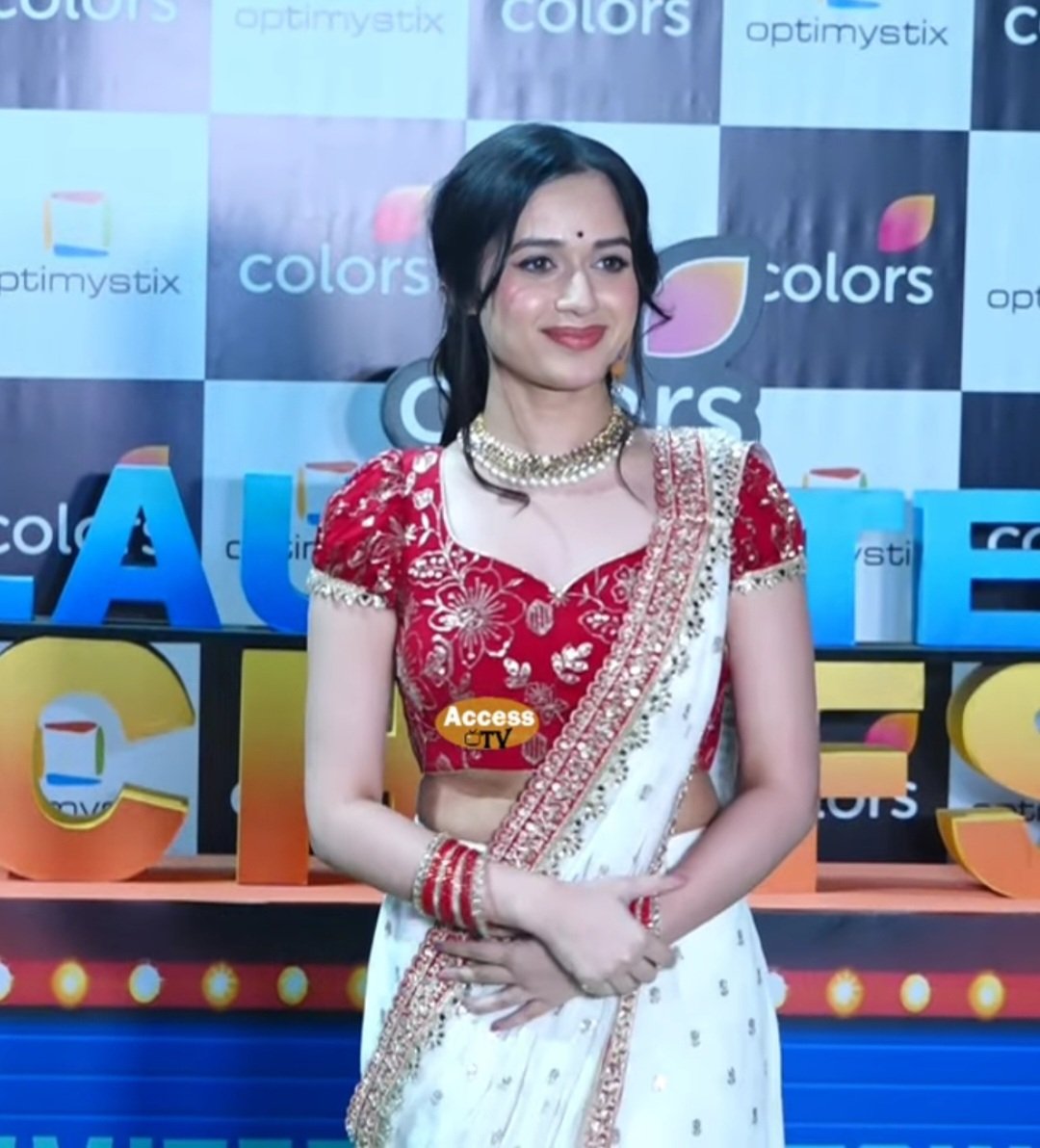 AdishkaRambaran's tweet photo. Shocked at how effortlessly she pulled this one off,  absolutely beautiful #jannatzubair #LaughterChefs3 https://t.co/HZgu0jLHKL