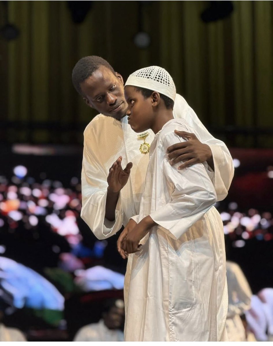 🚨 Seydina Ousmane 🇸🇳 brillamment remporté la 2éme place du concours international de récitation du Coran pour non-voyants en Indonésie. Avec Al Badri à ses côtés, il a représenté le Sénégal pour la première fois dans ce prestigieux