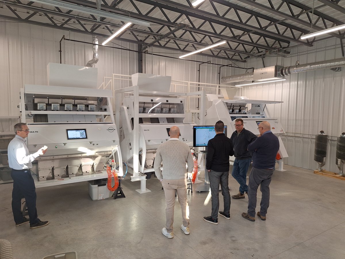 Nexeed Territory Sales Managers, myself included had the opportunity to ingest more training on the ins and outs of our CIMBRIA SEA optical sorters. Thanks to "teacher" Alessandro Carboni for travelling from Italy to our sorter lab in Winnipeg!
