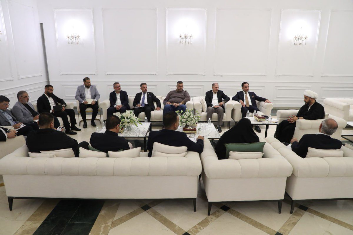 المكتب السياسي المركزي يعقد اجتماعاً برئاسة الشيخ الأمين قيس الخزعلي <a href="/Qais_alkhazali/">قيس الخزعلي</a> ويؤكّد التمسك بالثوابت الوطنية والاستحقاقات الدستورية

عقد المكتب السياسي المركزي، اليوم، اجتماعاً برئاسة سماحة الشيخ الأمين قيس الخزعلي، جرى خلاله بحث مجمل التطورات السياسية على الساحة الوطنية