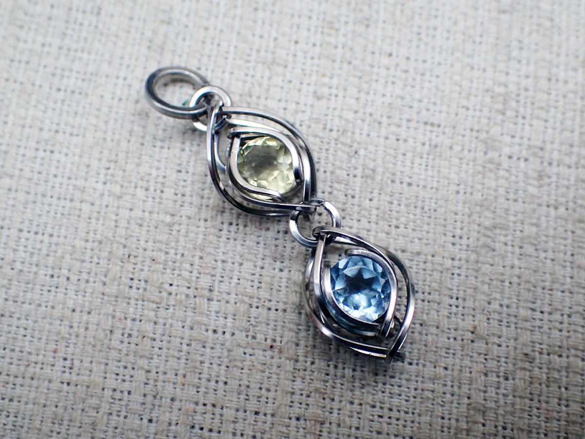 流石に石の名前がわからないと思う。 わかる人います？