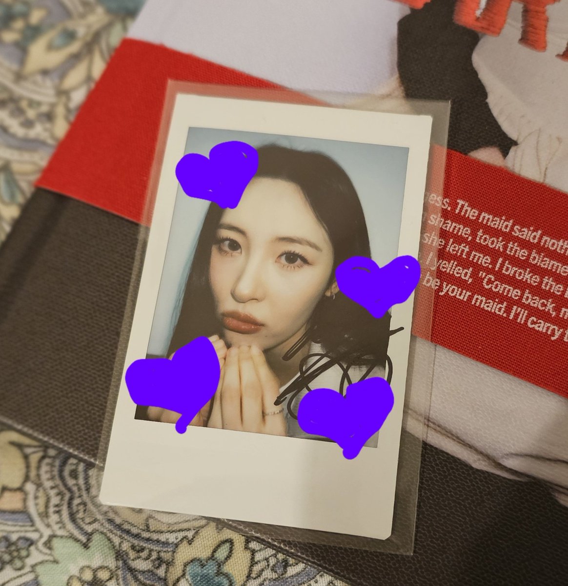 Finally received my videocall fansign album and my polaroid!

I know it must be Music Korea's policy, but reading my full name written by Sunmi is hilarious idk it sounds so formal 😭😭😭🤣🤣🤣

(Also the purple hearts are my attempt at a watermark...)

Anyway pola is the cutest