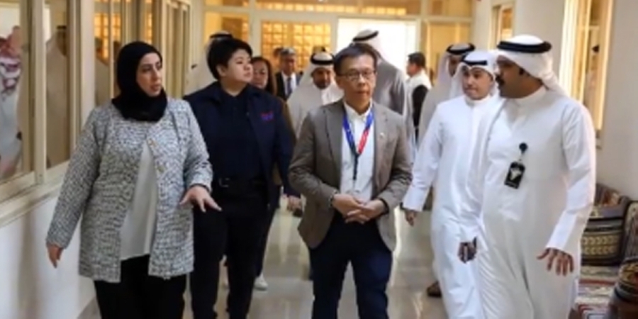 AymanMatNews's tweet image. Philippine Migrant Workers Secretary Visits Kuwait’s Expatriate Labor Shelter Center..

#Kuwait The Acting Director General of the Public Authority for Manpower, Eng. Rabab Al-Osaimi, received the Secretary of the Department of Migrant Workers (#DMW) of the #Philippines, Hans Leo