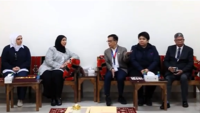 AymanMatNews's tweet image. Philippine Migrant Workers Secretary Visits Kuwait’s Expatriate Labor Shelter Center..

#Kuwait The Acting Director General of the Public Authority for Manpower, Eng. Rabab Al-Osaimi, received the Secretary of the Department of Migrant Workers (#DMW) of the #Philippines, Hans Leo
