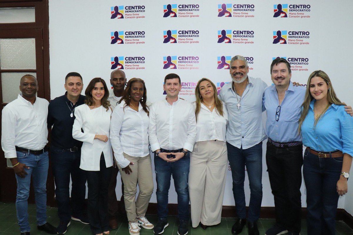 Como coordinador del Directorio Departamental del <a href="/CeDemocratico/">Centro Democrático</a> en el Valle, informó a la opinión pública la lista de los candidatos a la Cámara de Representantes de nuestro Partido.

Una lista sólida, plural con candidatos de experiencia en diferentes sectores y trabajo social