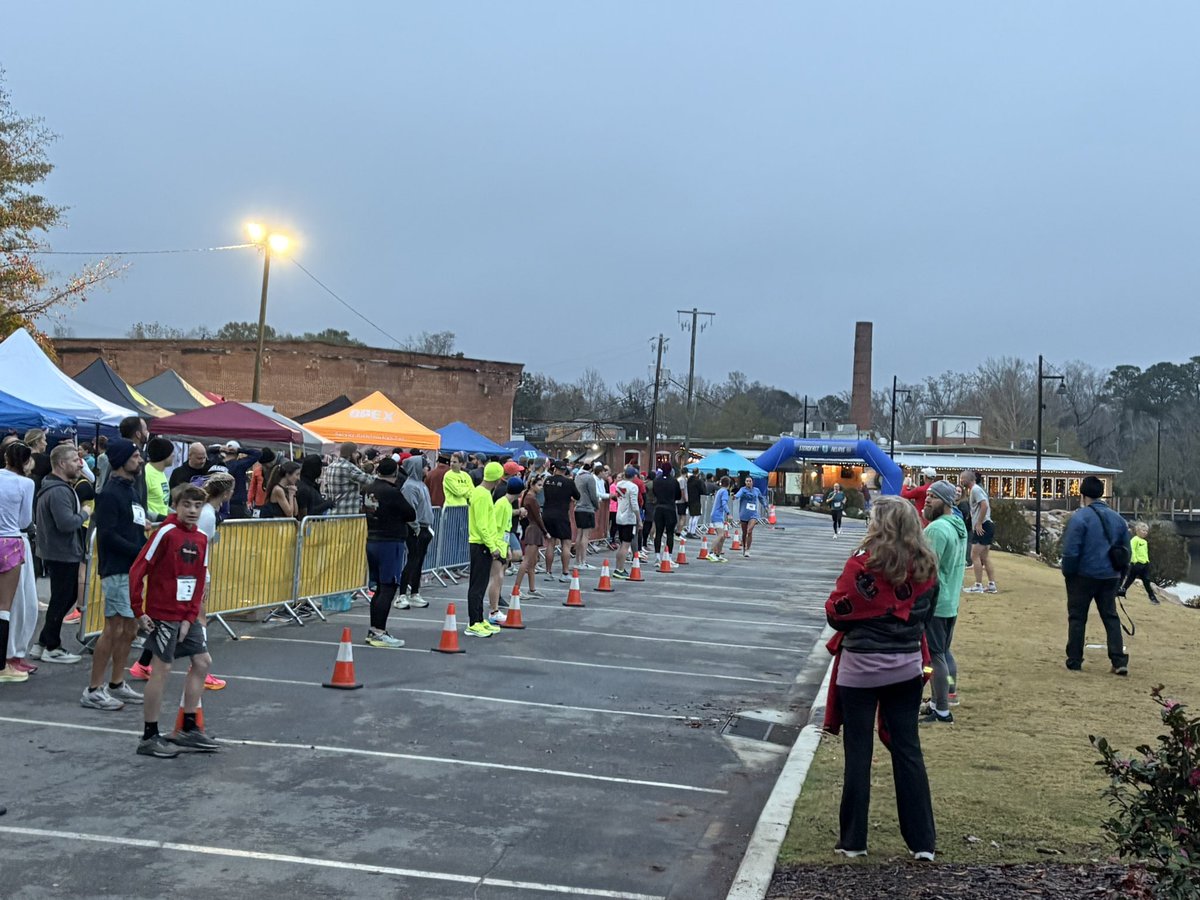 SSpackle's tweet image. Spackle’s Speedsters joined the crowd in @F3LexSC for the inaugural Old Mill Marathon Relay! What a great event! Well done Juice &amp;amp; Jam! Good times and great fellowship! Kudos to Glowworm for volunteering! Time to go make it a great Saturday! 🙏👊💪🏃‍♂️🏈🏈🇺🇸@PalmettoScot @sukispur