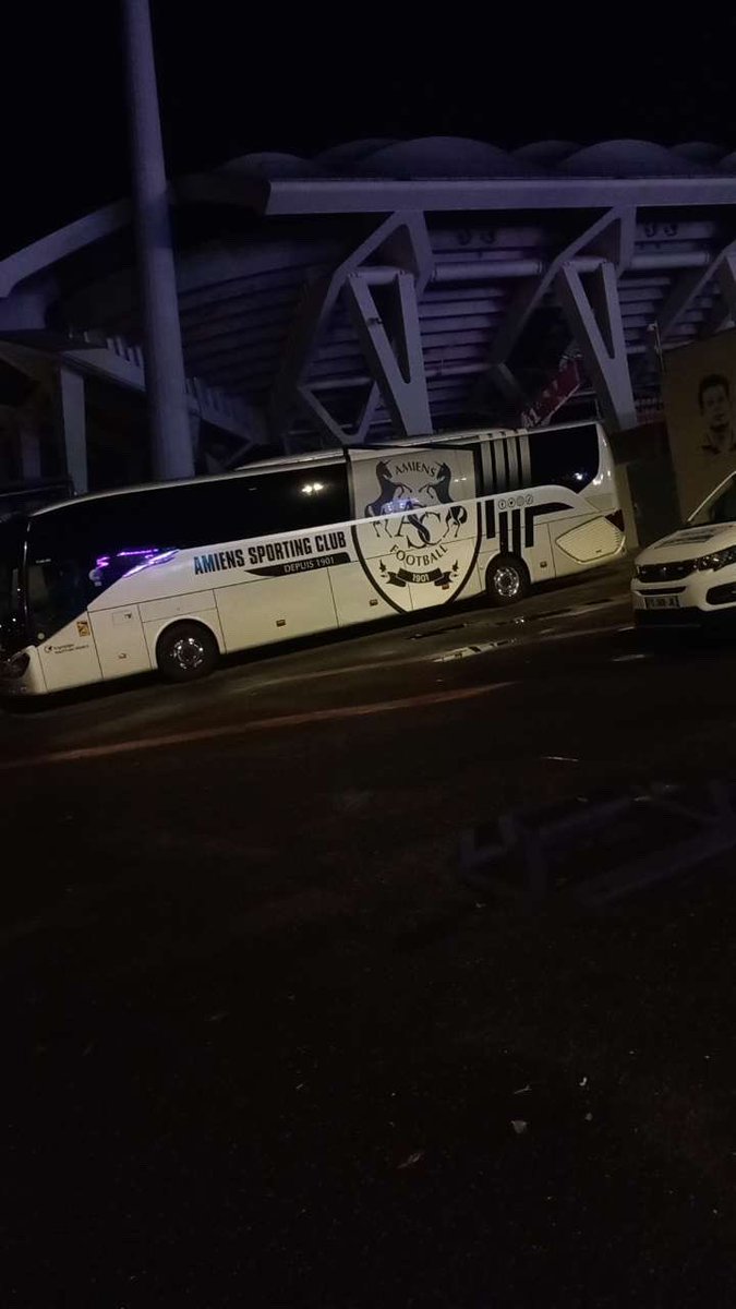 ebinooo51's tweet image. vous savez pourquoi y’a ce bus devant Delaune actuellement ???