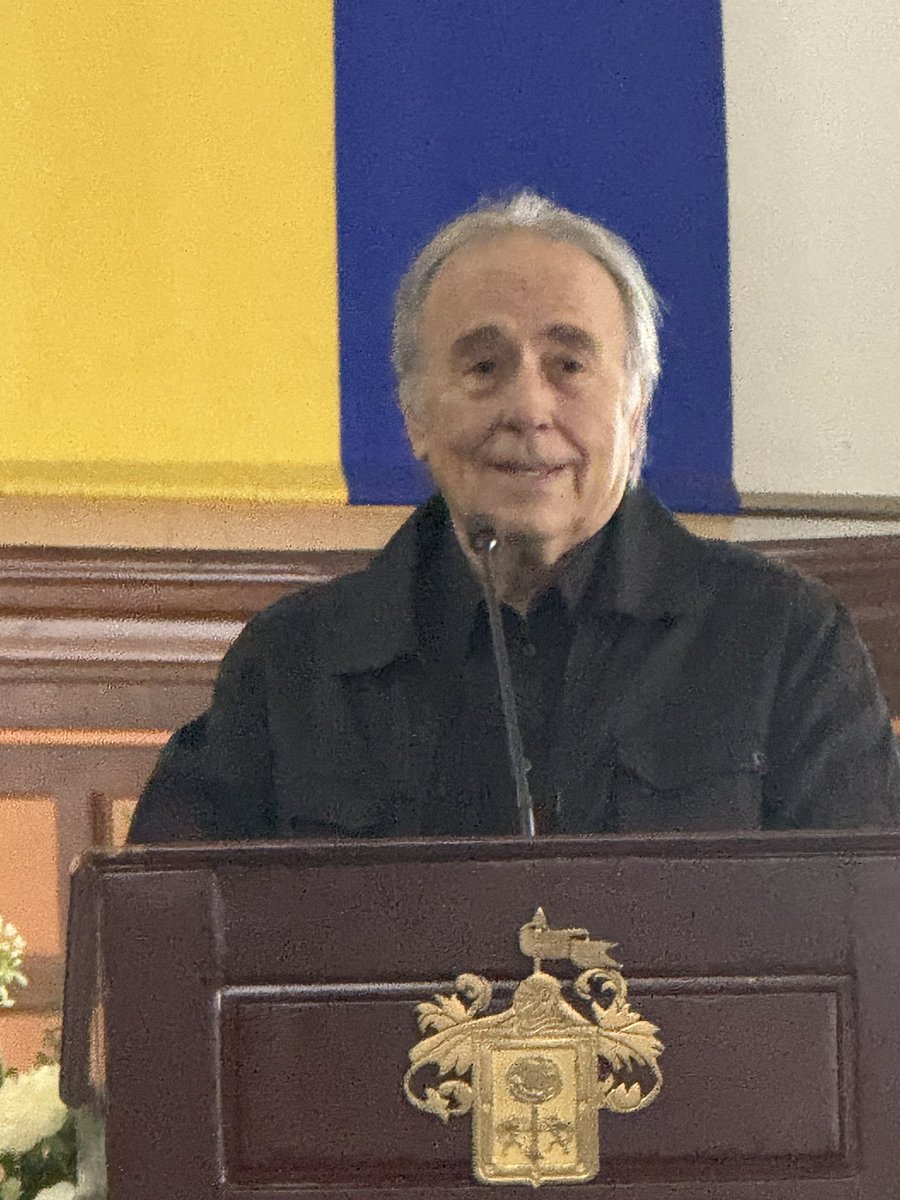 FPetersenA's tweet photo. Hoy nos convocó a  tres responsables de salud la música, la poesía y el canto . Nos convoco el maestro Joan Manuel Serrat . https://t.co/iSZOuDV423
