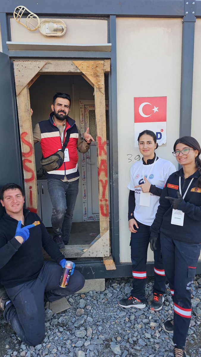 KAYÜ Afet ve Acil Durum Kulübü olarak ÜNİDES tarafından desteklenen"Afet Sonrası Toplumsal Direnç: Afete Bir Adım Önce"başlıklı proje kapsamında Kahramanmaraş AFAD eğitim alanında, ilk aşamada Enkazda Arama Kurtarma ve Tahkimat eğitimlerini tamamladık.
<a href="/ProfKaramustafa/">Prof. Dr. Kurtulus Karamustafa 🇹🇷</a> <a href="/KayuSksd/">KAYÜ Sağlık Kültür ve Spor Daire Başkanlığı</a>