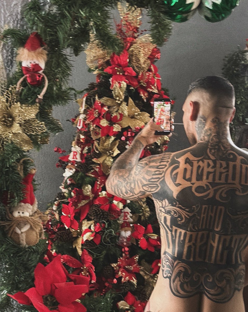 alyson_correaaa's tweet photo. Então é Natal 🎄 🎁 https://t.co/oA0HtVyi33