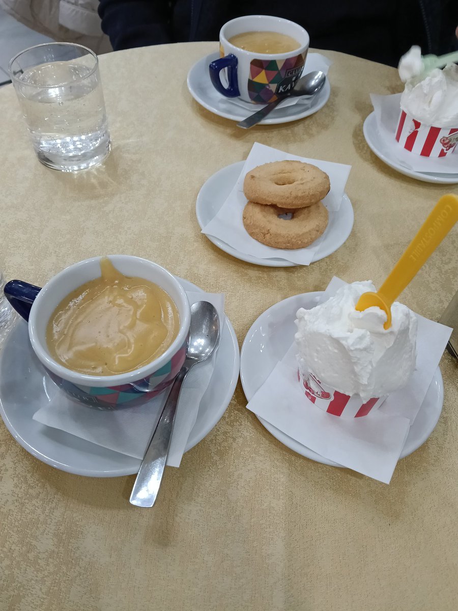 ザバイオーネ・生クリーム・とうもろこし粉入りビスケット！