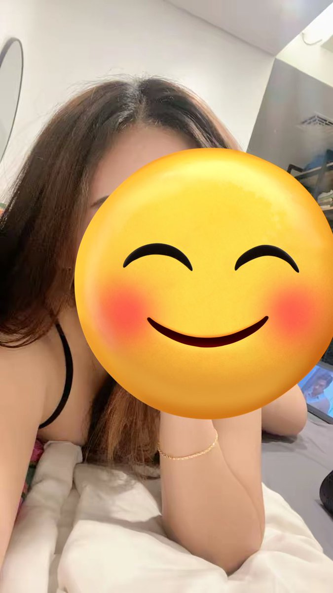 Carlaskuy's tweet photo. Malam minggu ? Dikamar aja udadeh soalnya ga ada partner 🙈 https://t.co/rKlGipO5CU