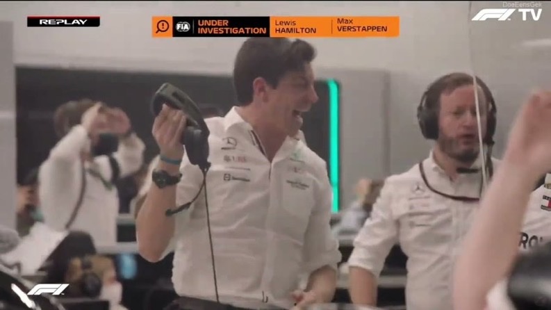 F1Krampon's tweet photo. 💥 Toto Wolff: “Hamilton ve ben hâlâ 2021 Abu Dhabi’yi atlatabilmiş değiliz.”

🗣️ “Dün Lewis’le konuştum ve ikimiz de bunu her gün düşündüğümüzü söylüyoruz.”

🗣️ “Michael Masi’nin futbol benzetmesi yapması yanlıştı. Golü atan kendisiydi ve maç o anda bitti.”

[@Telegraph] https://t.co/TN4cpf13tY