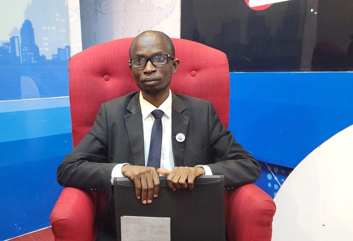 Nous venons d’apprendre que notre camarade Parole Kamizelo a été enlevé à l’UPN ce jour à 14h40, selon le témoignage de son épouse. Tombé dans un guet-apens, il a été forcé de monter dans une jeep aux vitres fumées, malgré les protestations de sa famille, avant d’être conduit