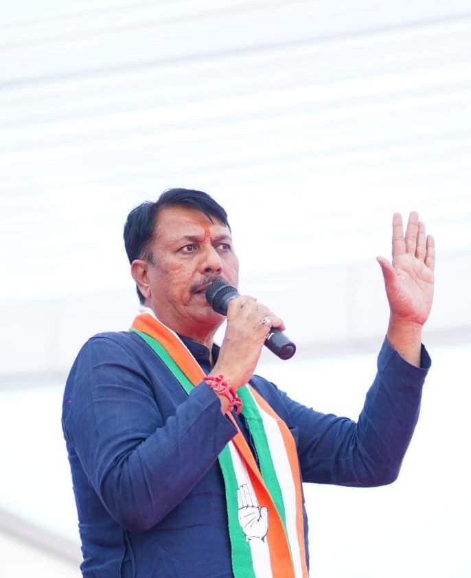 भाजपा की बैचेनी ने लिया B Team का सहारा!

गुजरात में जन आक्रोश यात्रा से उभरे आक्रोश से भाजपा अन्दर ही अंदर जलने लगी है. अब पूरा SYSTEM Narrative चेंज करने में लग गया है. 

गोदी मीडिया के सहारे "कांग्रेस पार्टी किसान कर्जमाफी के मुद्दे से भटकर ड्रग और दारू के मुद्दे पर चली गई" ये