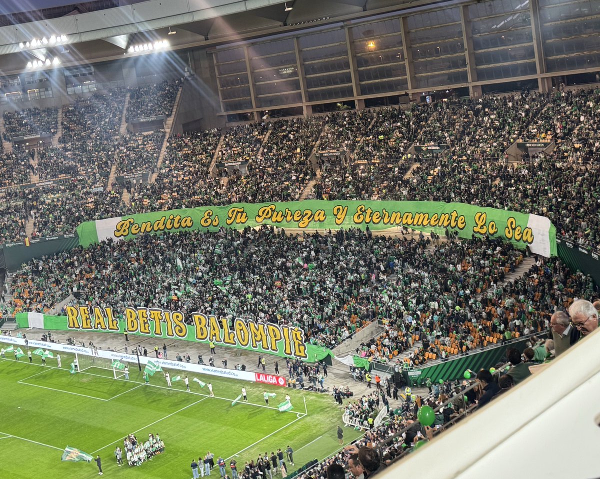🟢 “Bendita es tu pureza y eternamente lo sea. REAL BETIS BALOMPIÉ”

🏟️ El lema que luce el Estadio de la Cartuja para el Real Betis-FC Barcelona.

Ambientazo.

<a href="/elchiringuitotv/">El Chiringuito TV</a>