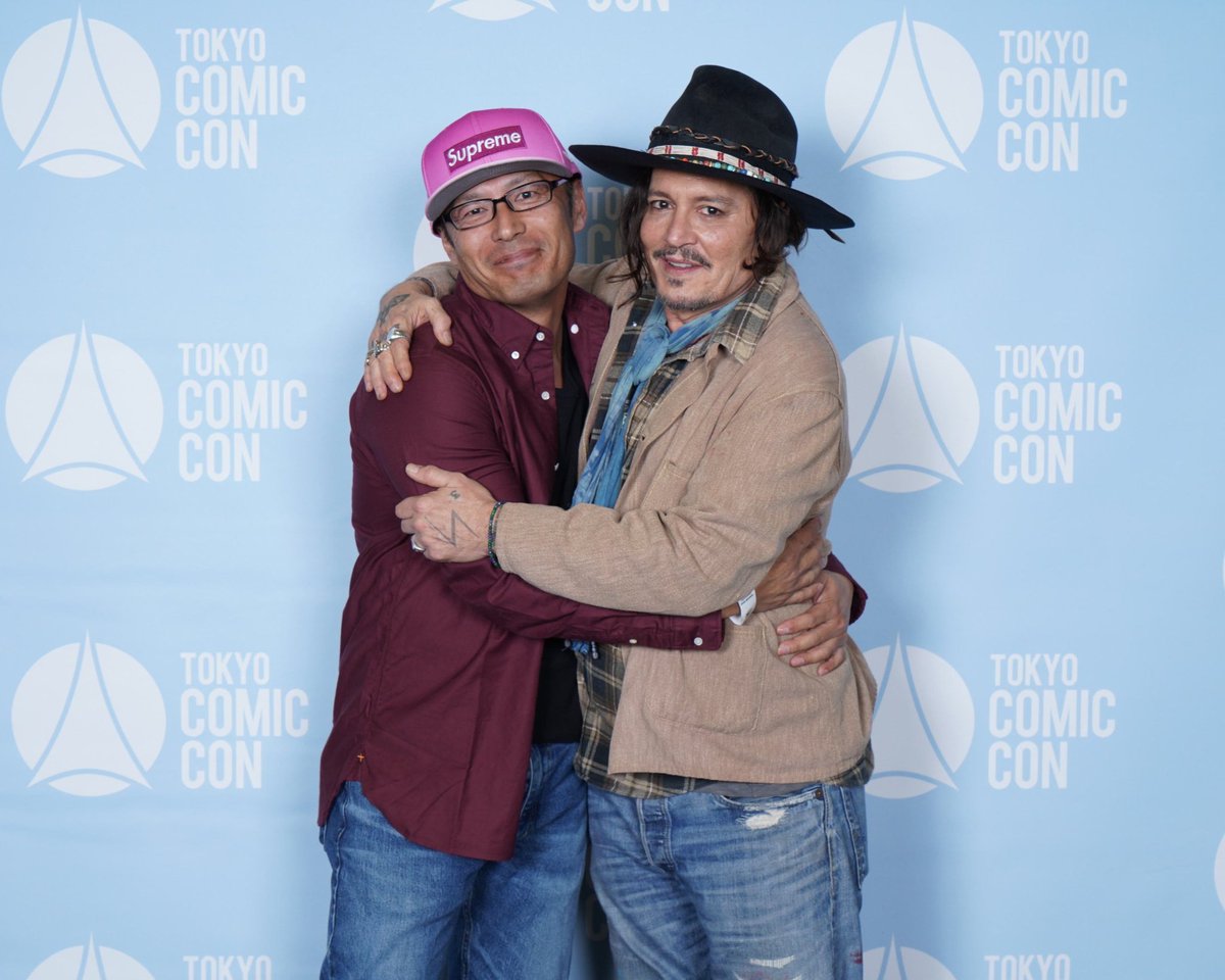 Johnny Depp with fans at Comic Con in Tokyo, Japan 🇯🇵