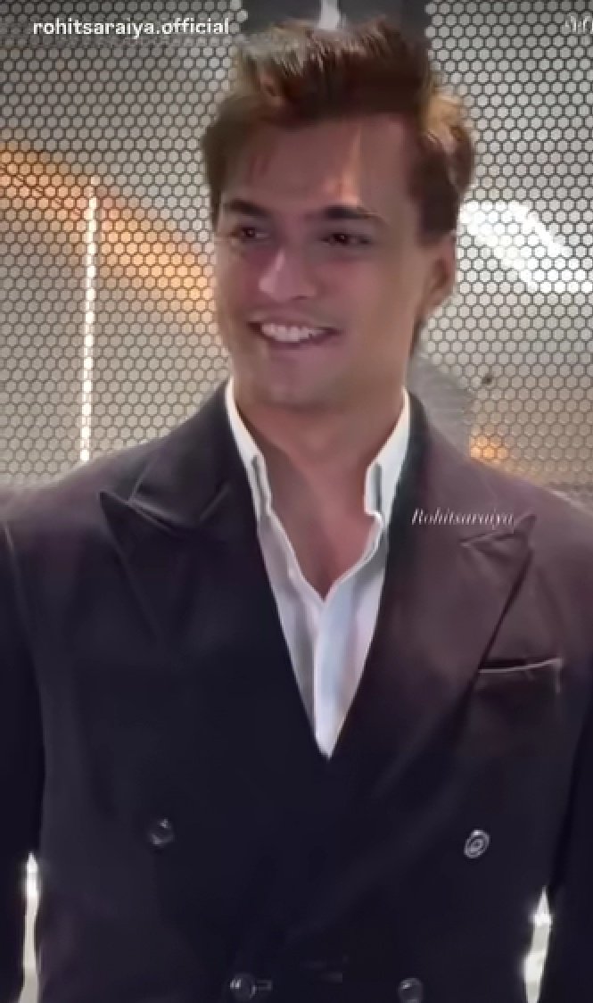 momo26101's tweet photo. HANDSOME HUNK 🔥🔥🔥🔥🔥

#mohsinkhan https://t.co/P1jMc9I254