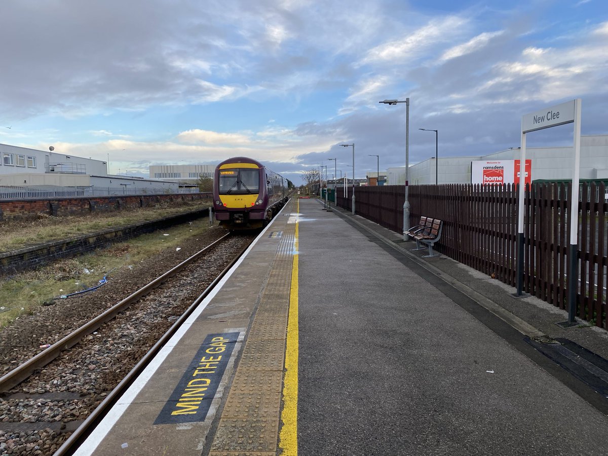 loypass_SCCar's tweet image. 🚉 What with a two-hourly timetable - and personal mis-timings - just time for three more on the Cleethorpes-Barton branch. In one of the finest refurbed Turbostars that ever there were. 🚈

✅ New Clee
✅ Grimsby Docks
✅ Barton-on-Humber
@EastMidRailway #class170