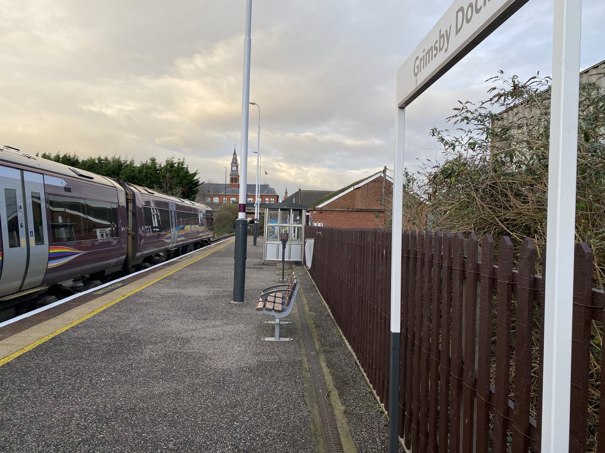 loypass_SCCar's tweet image. 🚉 What with a two-hourly timetable - and personal mis-timings - just time for three more on the Cleethorpes-Barton branch. In one of the finest refurbed Turbostars that ever there were. 🚈

✅ New Clee
✅ Grimsby Docks
✅ Barton-on-Humber
@EastMidRailway #class170