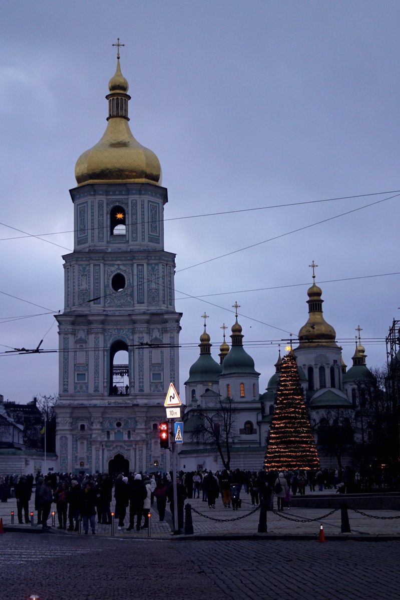 ludmi0701's tweet photo. Новорічна ялинка.
📍Київ 06.12.2025
#київ_фото_ludmila #life #життя #київ2025 #kyiv #Київ #Україна #Ukraine #citylife #travelphotography #thevillageua #insideua #beautiful_ua #kyiv_likes #сфоткайкиїв #thevillageuacity #фото_києва #новорічнаялинка #новорічнийкиїв https://t.co/Fm3GFQsfd1