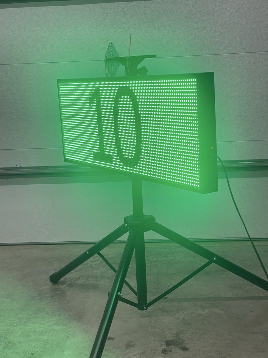 KevinGreer00's tweet photo. @CraigsCache @Nick_Hoffman2 RaceStatus LED Boards tie directly to timing and scoring.  Wireless. I could easily position them around the arena. https://t.co/3KljX9Vfnu