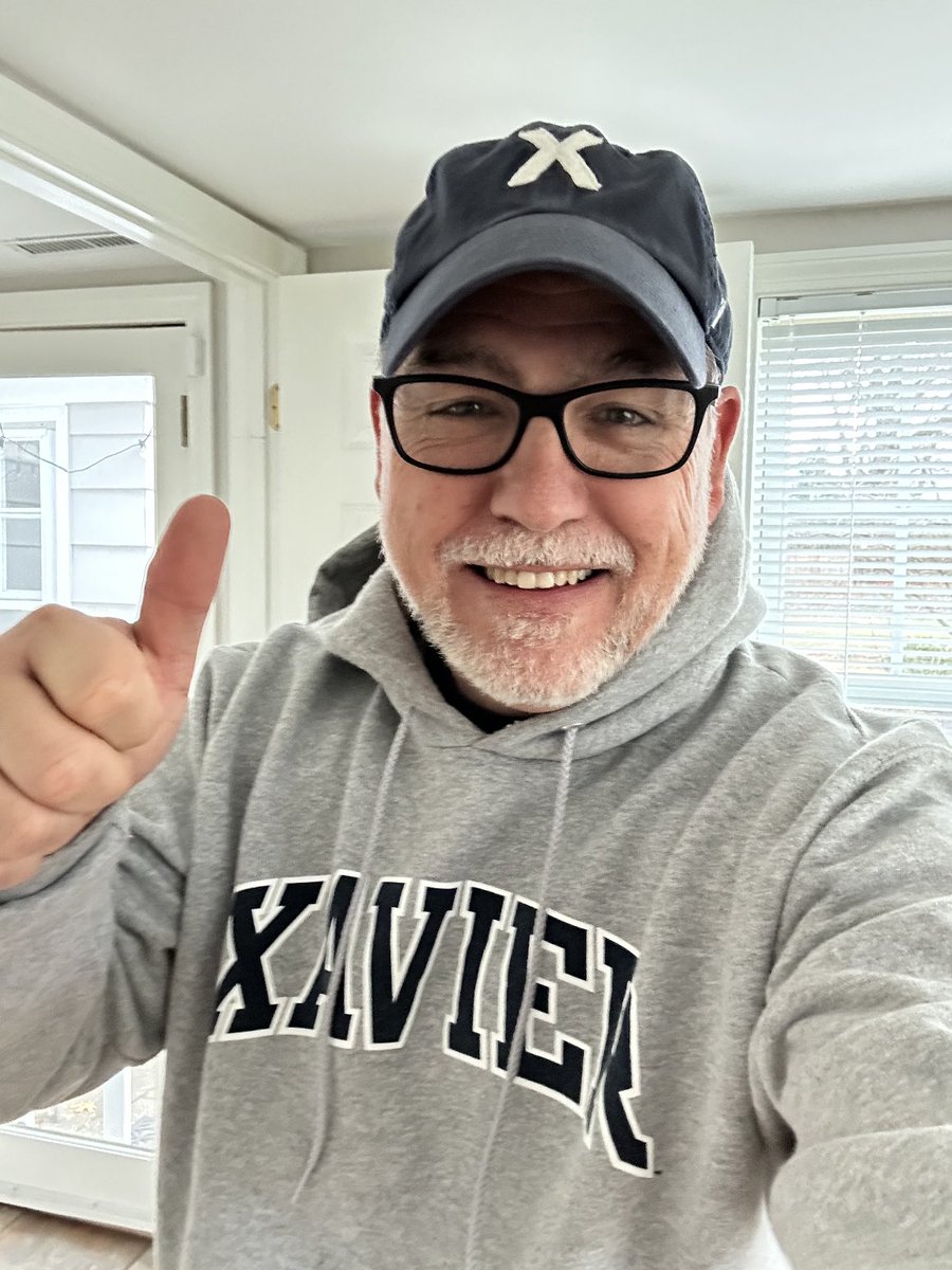 CashmanPrezFP's tweet photo. Flexing the X today—Proud XU Grad! Who is the crazy fan in the back!? 😂💙 #AMDG ⁦@XavierU⁩ ⁦@fairfieldprep⁩ https://t.co/RFQ3x6nvcb