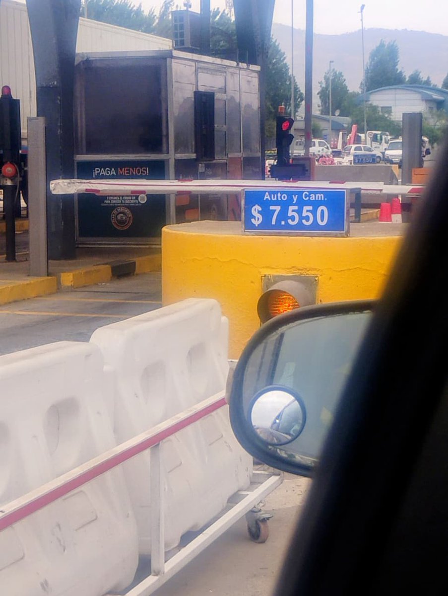 PreludioRadio's tweet photo. La sinvergüenza de Chile; El peaje San Pedro V región.
Valor "tarifa alta" https://t.co/RRiii6qoEH