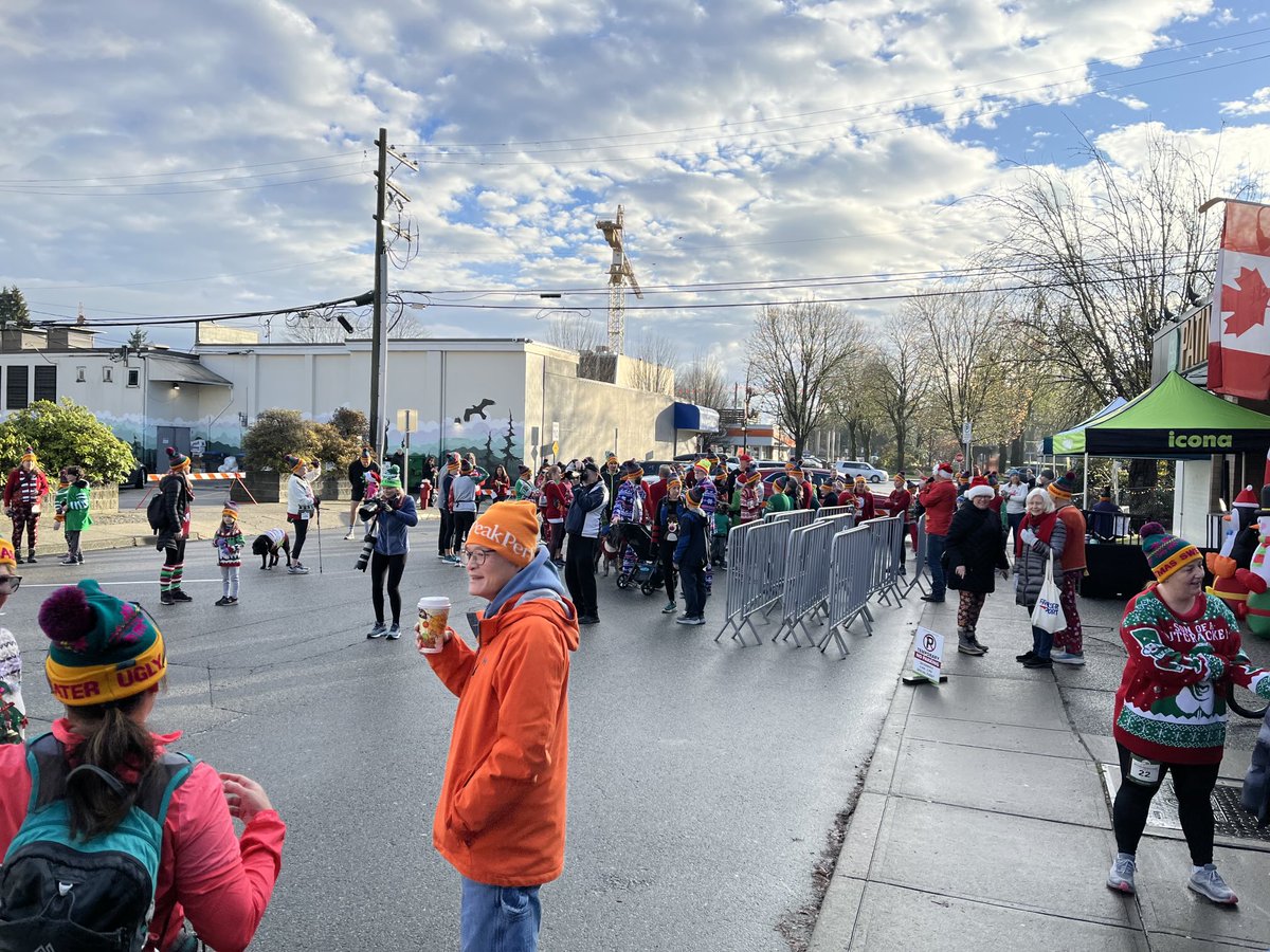 Start/finish line of the Ugly Sweater Run at ⁦<a href="/PatinaBrewing/">Patina Brewing Co.</a>⁩ Brewing.  Proceeds going to the ⁦<a href="/PoCoFoundation/">PoCo Foundation</a>⁩ Community Foundation!
