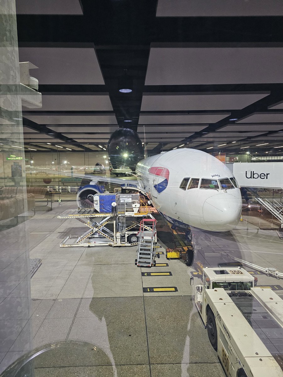 DJ_PUFC's tweet image. Flew back to UK this morning on a 12 hour flight to watch that rubbish, should of stayed at home &amp;amp; relaxed. #pufc