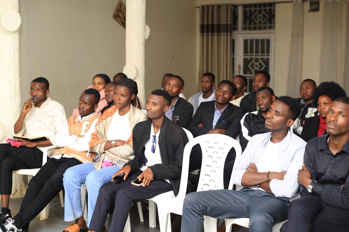 Umwepisikopi amaze kugirana ikiganiro na Post RASA RP NGOMA COLLEGE GATHERING 1 iri mu muhuro ndetse n'urugendoshuri  rw'Ivugabutumwa muri EAR Diocese ya Byumba by'umwihariko muri Cath St Paul Byba.(Intego Ibyahish 3.11)Ndaza vuba komeza icyo ufite hatagira ugutwara ikamba ryawe.