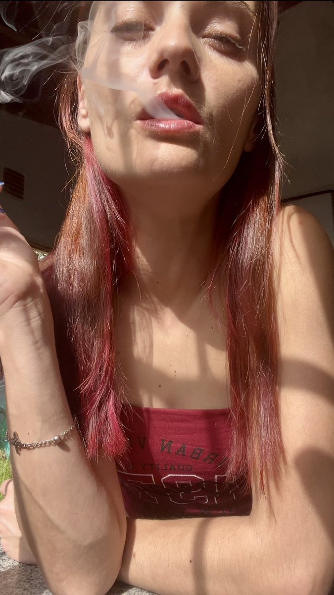 Jezy_bell33's tweet photo. A special Saturday with exclusive new content here❤️‍🔥 https://t.co/pzFrPMK9gj😈 #fansly #cugarette #smoker #smoking #smokingfetish #fumeur #fetiche #milsmoking https://t.co/w4LxxsHG37