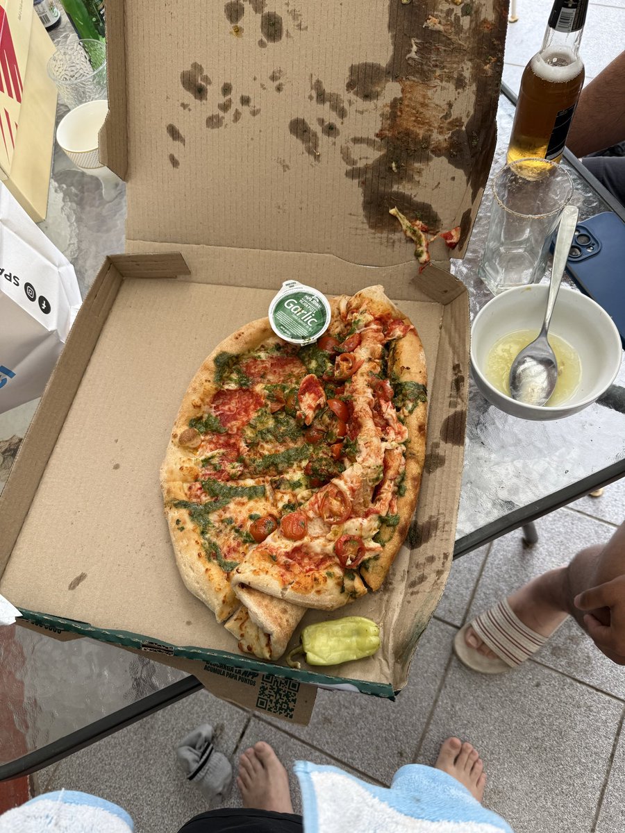 piporosasc's tweet photo. Hice pedido hoy por su aplicación y me llegó la pizza toda desarmada. No me deja reclamar y pedir la devolución del dinero por la aplicación. @papajohnschile https://t.co/ipRMQlKJ90
