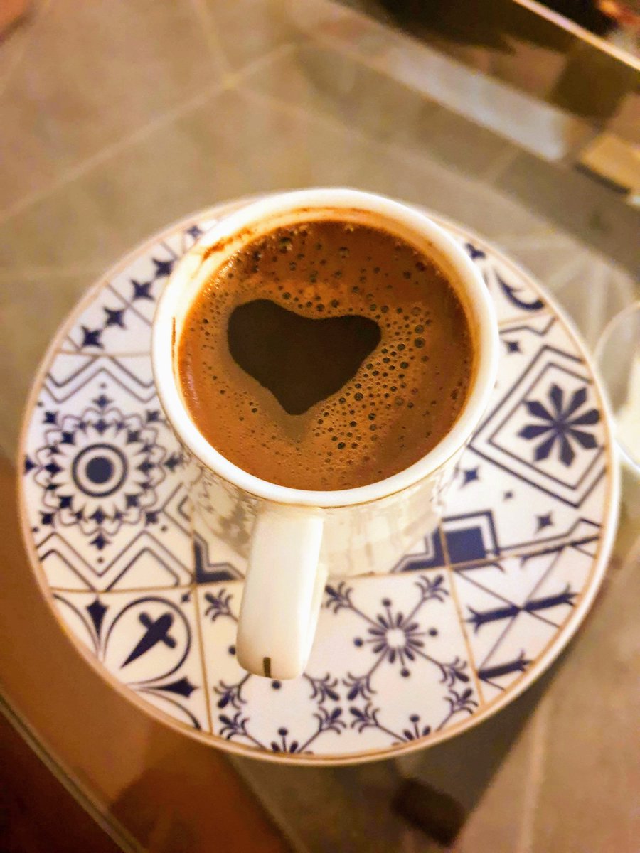 Kahvem hazır, ama en yakın dostum uzakta ,
Uzakta ama hep kalbimde... 🤍