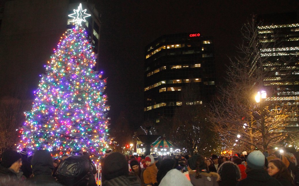 BayObserver's tweet photo. Hamilton’s Gore Park is ablaze with the Christmas Tree of Hope
https://t.co/liNwI1wd9i #Hamont #BurlON #ChristmasTreeofHope https://t.co/cZf3G3Nv61