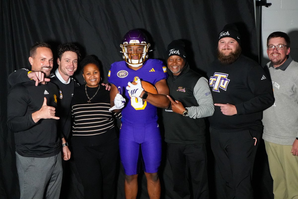 jordanbarnettt's tweet image. Really Enjoy my visit 🟣🟡@CoachAugust_ #Aimhigh