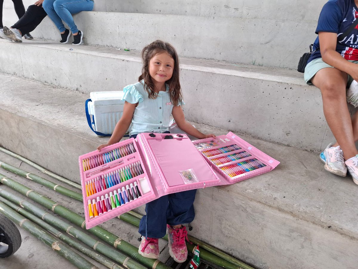 petrogustavo's tweet photo. Mi hija Antonella comienza la repartición de regalos de la presidencia a la niñez pobre de Colombia https://t.co/hU03ccuvOh