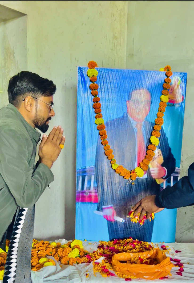 संविधान निर्माता भारत रत्न बाबा साहेब डॉ. भीमराव अम्बेडकर जी के महापरिनिर्वाण दिवस पर कोटि-कोटि नमन।💐💐🙏🙏