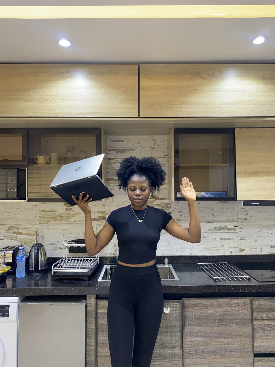 precy_oma's tweet image. Please retweet and refer🧵👇

My dad doesn’t know it’s Christmas this year🥺
I didn’t expect Christmas to hit this hard.
This is the first Christmas we’re having without my dad as the man we’ve always known.

10 months ago, he was diagnosed with stroke and dementia. Since then,