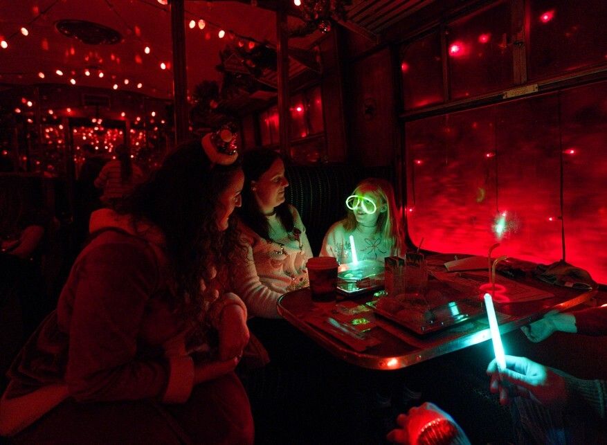 There's still time to book your tickets for Steam illuminations this festive season!🎄 

Step aboard a steam train transformed into a dazzling spectacle of colour, music, and festive cheer!

Book your tickets now!✨ 

buff.ly/LFK9Hh9 

#SteamIlluminations #ChristmasLights