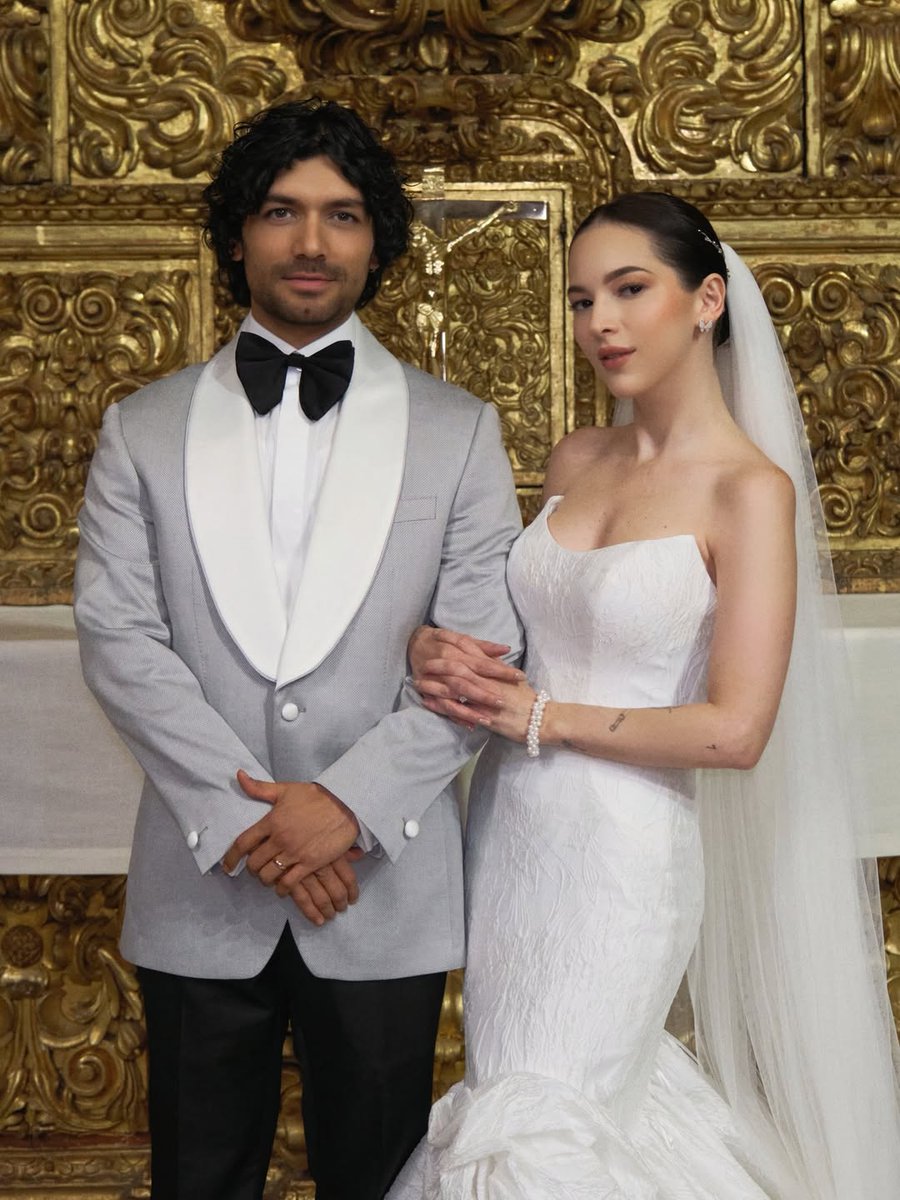 RadioDisneyMX's tweet image. ¡@PatyCantu nos sorprendió con la noticia de que se casó recientemente! 💍✨

El amor le queda increíble… casi tanto como “Corazón Bipolar” nos queda a nosotros. 💖🎶

¿Ya viste las fotos? Cuéntanos tu reacción. 😭👇

#NoticiasRD #PatyCantúRD #RadioDisneyMéxico