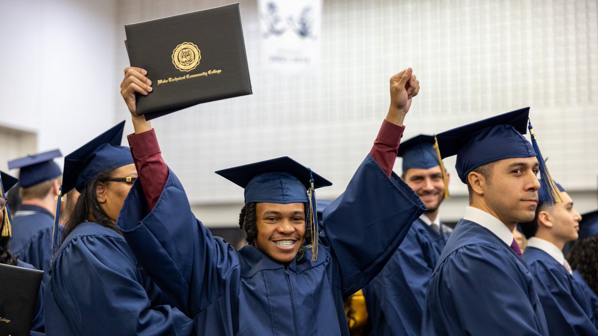 waketechcc's tweet image. This December’s graduation is full of milestones! We’re proud to celebrate nearly 500 university transfer degree grads, 160 health sciences grads, and 42 military veteran grads just to name a few. 
#BestDayEver #WakeTech #WakeTechGrad