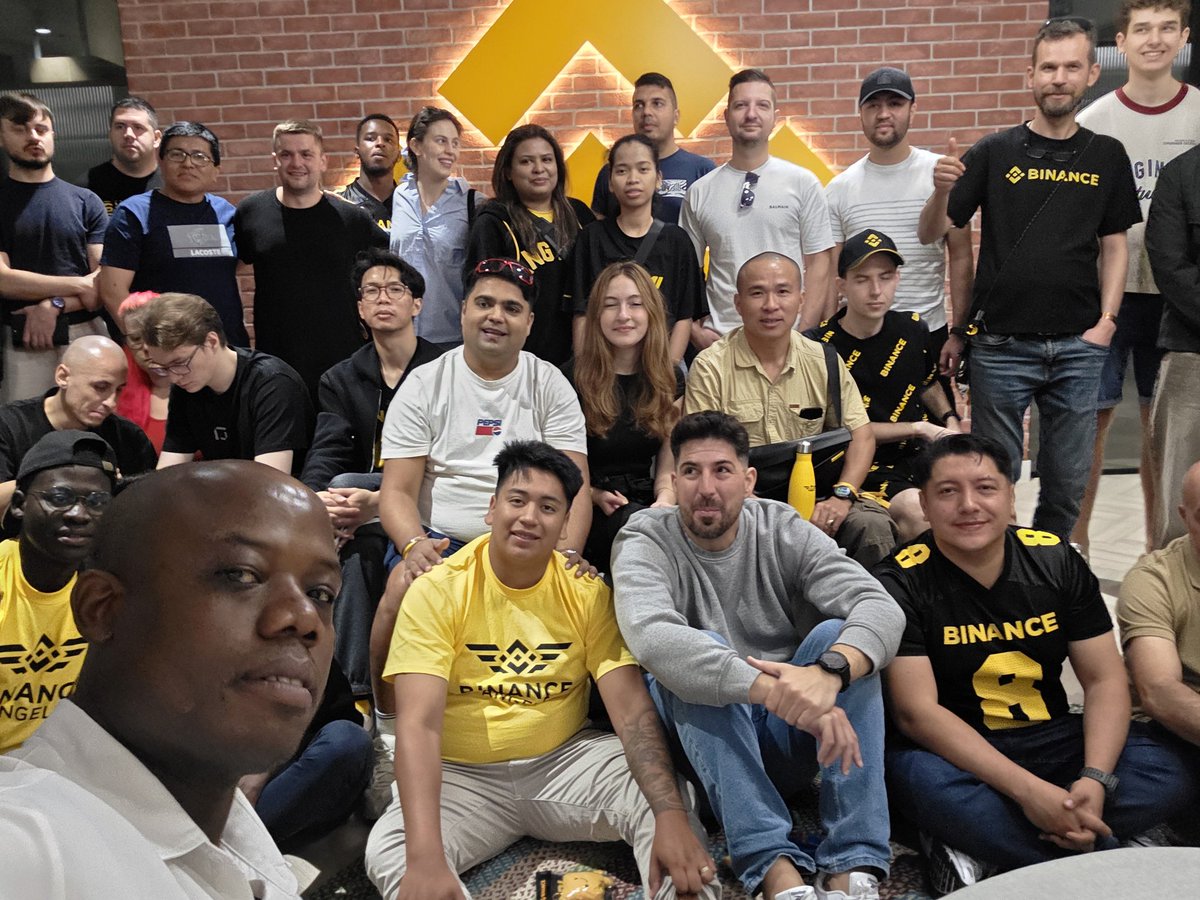 Costa_Katenhe's tweet photo. A big thank you to the Binance Angel Team for making this happen!

 I had the wonderful privilege of meeting key Binance leadership, including CEO Richard Teng and Co-Founder Yi He. Excited to work hand in hand as we build together.

​#Binance #RichardTeng #YiHe #WeBuildTogether https://t.co/7Byi4QCmeX