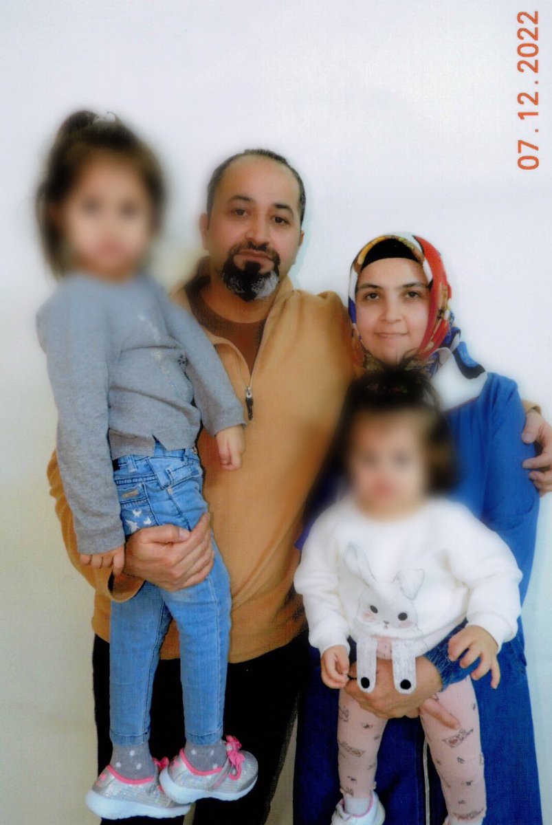 Kadininn_Sesi's tweet image. Ayşe Melike Çolak 2023’ten, eşi Hasan Çolak ise 2021’den beri cezaevinde. İki küçük kızları anneanneleriyle zor şartlarda yaşamaya çalışıyor. AİHM’in suç yok dediği yerde verilen ağır cezalar vicdanları yaralıyor. Bu hukuksuz tutukluluklar artık son bulmalı.

YaşamaHakkını Koru