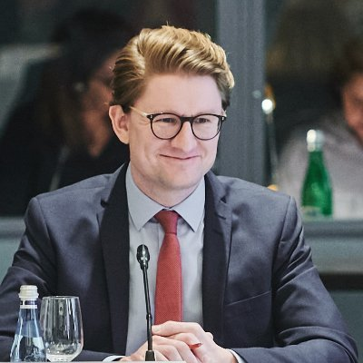 InconvenientSci's tweet photo. @jakluge This is the face of Euroweenie so called "elites". Not a trace of masculinity.  Just bland performative long house conformity. No wonder the EU is in free fall. https://t.co/vTbemsJkcR