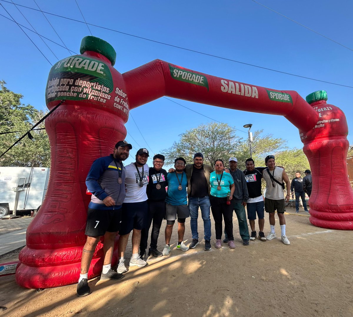 FEDEOaxaca's tweet photo. Quienes integramos la FEDE Oaxaca participamos con entusiasmo en la 3ra Carrera Atlética organizada por la Agencia Estatal de Investigaciones (AEI).

Seguiremos participando en actividades que fomenten la salud, la unión y el orgullo institucional.

#UnaFiscalíaCercanaAlPueblo https://t.co/Rh1TXNMmGM